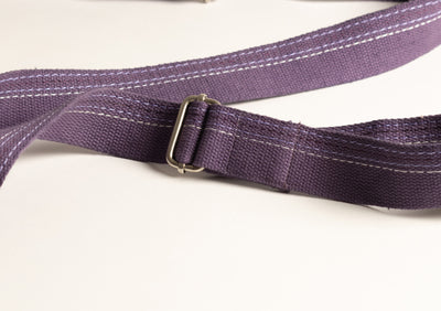 Purple yoga strap with buckle, embroidered.
